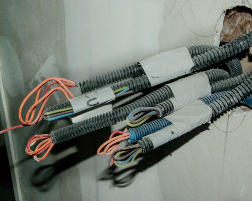 De ce este importantă izolația cablurilor electrice?