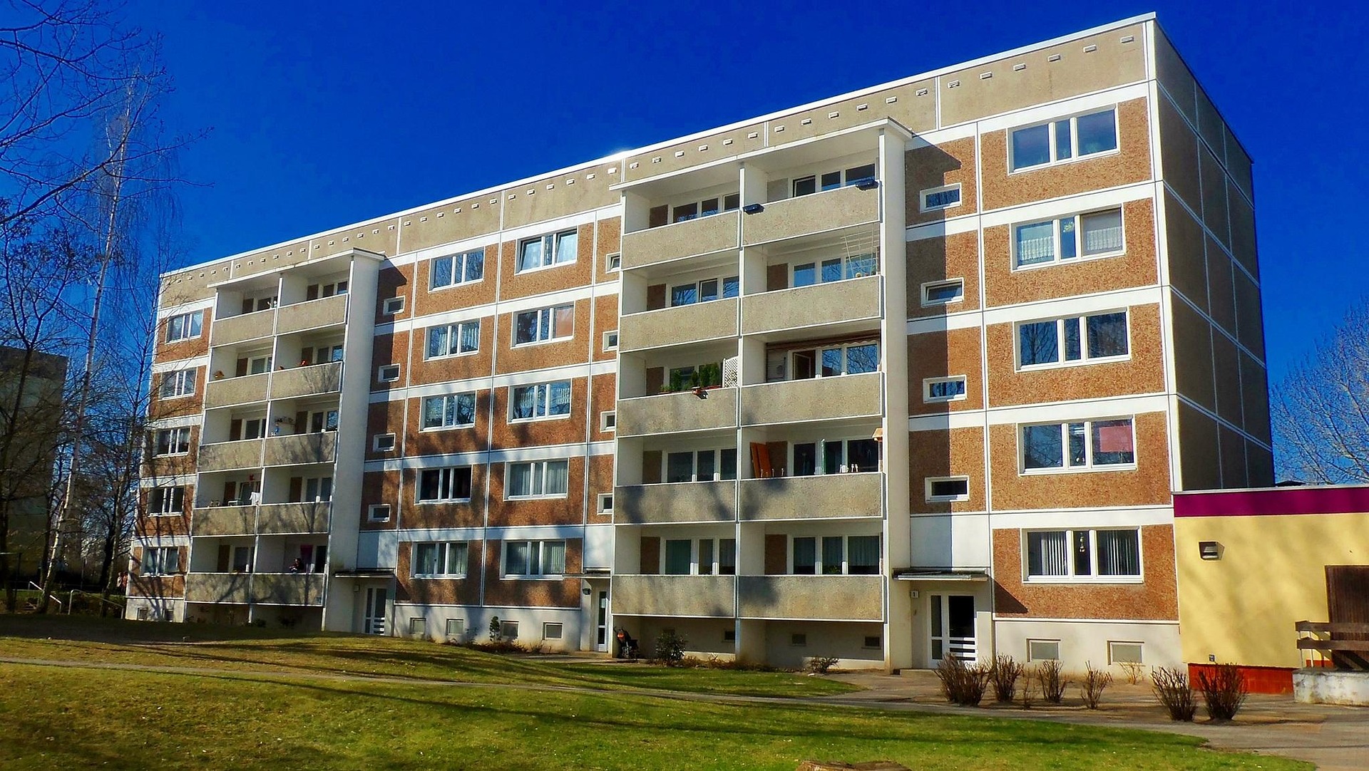 Cum alegi un paratrăsnet pentru un bloc de locuințe?