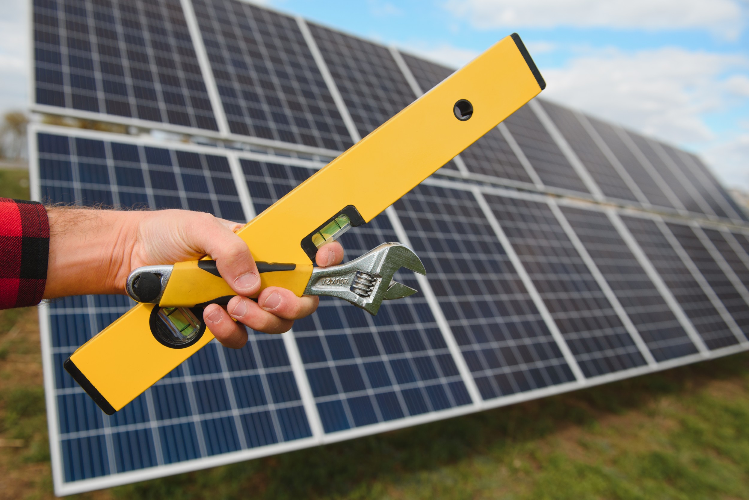 Cum montezi panourile fotovoltaice la unghiul ideal pentru a produce mai multă energie