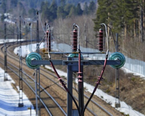 Tensiune electrică. Ce este și de ce apar fluctuațiile de tensiune electrică