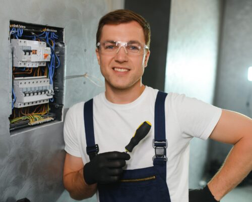 Siguranța electricianului. Responsabilitate, reguli și echipamente esențiale