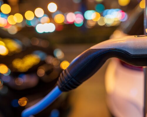 Cât consumă o mașină electrică la 1.000 km și cât te costă comparativ cu un diesel. Cine este mai avantajos pe termen lung?